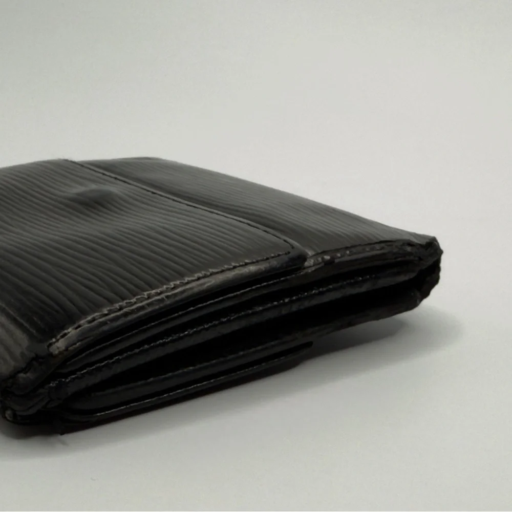 Louis Vuitton Black Epi Leather Elise Compact Tri-Fold Wallet | Unisex | Used |